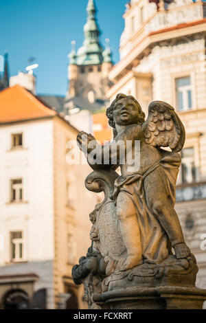 Detail der Säule der Heiligen Dreifaltigkeit. Statue in der Nähe von St. Nicholas Church. Kleinseite in Prag, Tschechische Republik Stockfoto