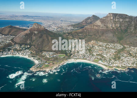 Luftbild von Seapoint und Clifton Bay, Kapstadt, Westkap, Südafrika Stockfoto