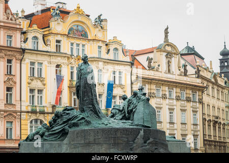 Prag, Tschechische Republik - 10. Oktober 2014: Statue von Jan Hus. Altstädter Ring, Prag, Tschechische Republik Stockfoto