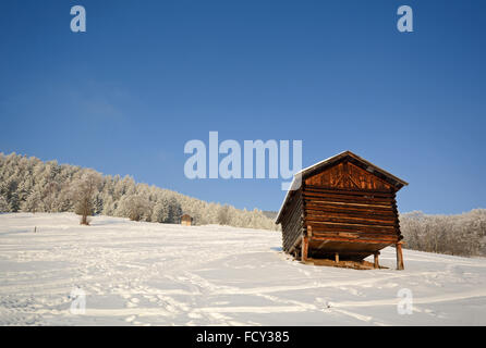 Winterlandschaft mit hölzernen Scheune, Pitztaler Alpen - Tirol-Österreich-Europa Stockfoto