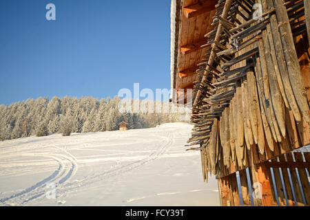 Winterlandschaft mit hölzernen Scheune, Pitztaler Alpen - Tirol Österreich Stockfoto