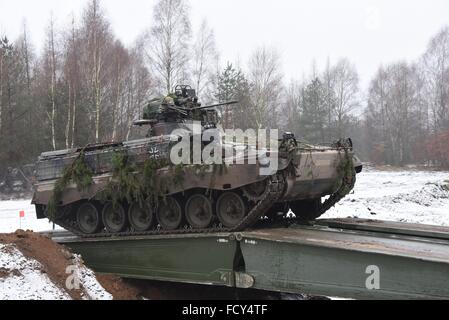 Marder 1A3 der 4. Kompanie, 212. Mechanisierte Infanterie-Bataillon während eine Kraft auf Kraft Trainingsübung im Trainingszentrum deutschen Armee Kampf. 15.01.2016 Stockfoto