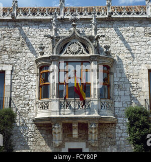 Spanien. Burgos. Die Cordon-Haus. Palast der die Polizisten von Kastilien. 15. Jahrhundert. Balkon-Fassade. Stockfoto