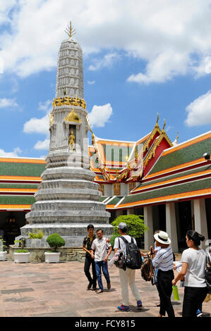 Bunte Stupa am Tempel des liegenden Buddha (Wat Pho), Bangkok, Thailand, Südostasien, Asien Stockfoto