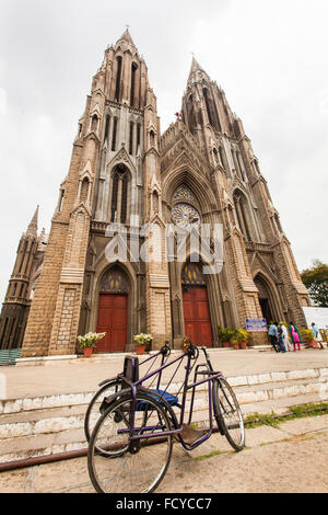 Kirchen von Indien, Kirche in Mysore, Mysore St.Philomena Kirche, Kirche Tür Fassade einer Kirche Stockfoto