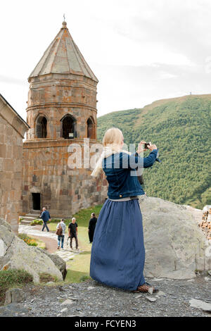 Georgien, Mzcheta-Mtianeti, Stepansminda, Kreuzkuppelkirche Zminda Sameba (Dreifaltigkeitskirche, Gergetier Dreifaltigkeitskirc Stockfoto