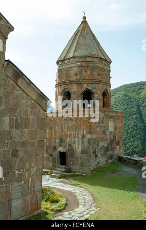 Georgien, Mzcheta-Mtianeti, Stepansminda, Kreuzkuppelkirche Zminda Sameba (Dreifaltigkeitskirche, Gergetier Dreifaltigkeitskirc Stockfoto