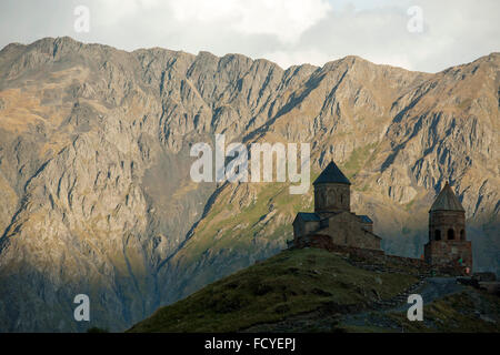 Georgien, Mzcheta-Mtianeti, Stepansminda, Kreuzkuppelkirche Zminda Sameba (Dreifaltigkeitskirche, Gergetier Dreifaltigkeitskirc Stockfoto