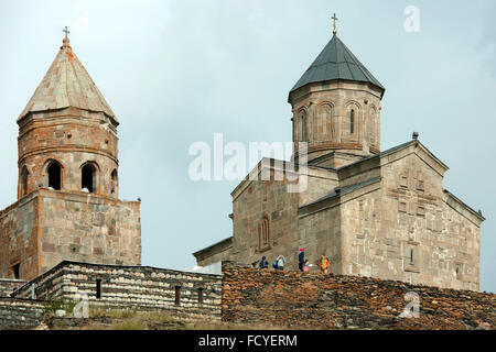 Georgien, Mzcheta-Mtianeti, Stepansminda, Kreuzkuppelkirche Zminda Sameba (Dreifaltigkeitskirche, Gergetier Dreifaltigkeitskirc Stockfoto