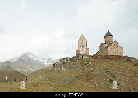 Georgien, Mzcheta-Mtianeti, Stepansminda, Kreuzkuppelkirche Zminda Sameba (Dreifaltigkeitskirche, Gergetier Dreifaltigkeitskirc Stockfoto