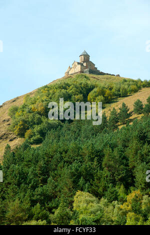 Georgien, Mzcheta-Mtianeti, Stepansminda, Kreuzkuppelkirche Zminda Sameba (Dreifaltigkeitskirche, Gergetier Dreifaltigkeitskirc Stockfoto