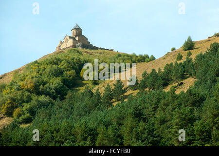 Georgien, Mzcheta-Mtianeti, Stepansminda, Kreuzkuppelkirche Zminda Sameba (Dreifaltigkeitskirche, Gergetier Dreifaltigkeitskirc Stockfoto