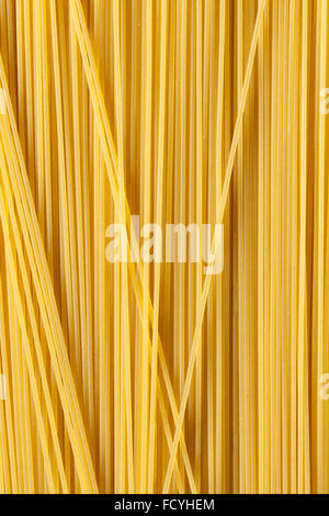 Rohe getrocknete traditionelle italienische Spaghetti-full-frame Stockfoto
