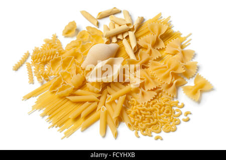 Auswahl an traditionellen italienischen Pasta auf weißem Hintergrund Stockfoto