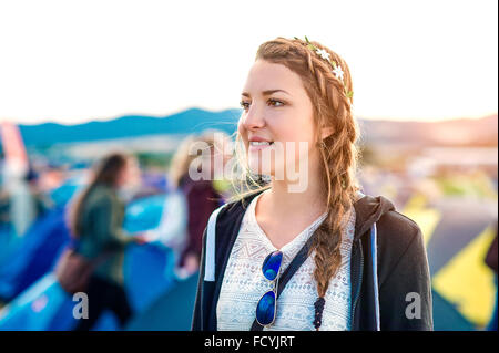 Jugendliche beim Sommerfest Stockfoto