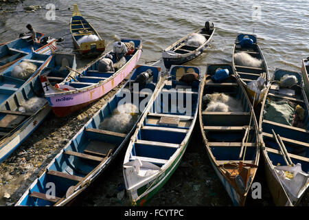 Angelboote/Fischerboote in Kollam (Quilon), Kerala, Indien Stockfoto