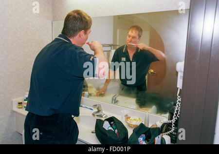 TUCSON, AZ-Februar 15: Pro Bowler Patrick Allen an die PBA Geruch-Esser offen Held in Tucson, Arizona am 15. Februar 2004. Stockfoto