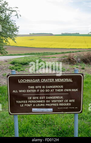 Schild am Lochnagar Krater Memorial, Somme, Frankreich. Stockfoto