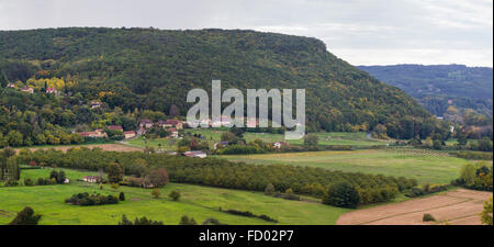 Landschaft in der Nähe von Beynac-et-Cazenac, Dordogne, Frankreich im Herbst Stockfoto