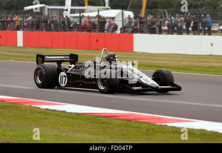 Nahaufnahme eines 1981, dem 811. März, beim Historischen Formel-1-Rennen der FIA Masters, beim Silverstone Classic 2015. Stockfoto