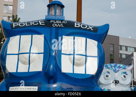 Detail von einem Polizei-Box Eule Skulptur Teil der großen Hoot Birmingham Eule Skulptur trail 2015 West Midlands England UK Stockfoto