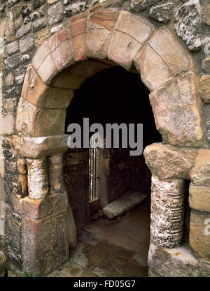 Sächsischen Vorhalle der Klosterkirche St. Peter, Monkwearmouth, gegründet AD674 von Str. Benedict Biscop & von fränkischen Maurer erbaut. Stockfoto