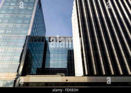 Modernes Glas Büro Gebäude von Natixis in Paris bei Dämmerung Sonnenuntergang, Frankreich. Stockfoto