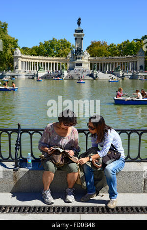 Besucher Karte See Retiro Park Madrid Spanien Alfonso XII Stockfoto