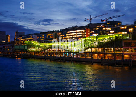 Beleuchtete Gebäude, Les Docks Cité De La Mode et du Design. Institut, Stadt der Mode und Design, Austerlitz, Paris, Frankreich Stockfoto