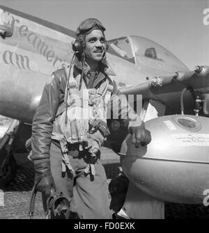 TUSKEGEE AIRCREW der USAAF 332.Auktion Fighter Group in einem Briefing ...