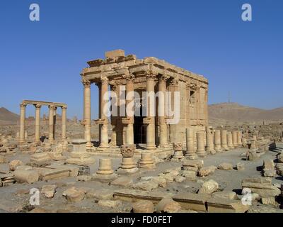 Tempel des Baal Shamin im römischen Reich Ruinen der alten semitischen Palmyra 16. Juni 2005 im heutigen Tadmur, Homs, Syrien. Archäologisches Datum findet die Stadt bis in die Jungsteinzeit und es wurde berichtet, dass im Jahr 2015 von militanten islamischen Staat zerstört wurden. Stockfoto