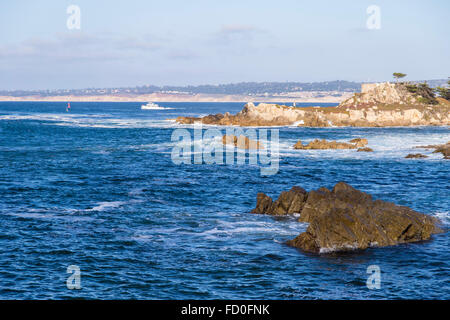 Seelandschaft von Monterey Bay bei Sonnenuntergang in Pacific Grove, Kalifornien, USA Stockfoto