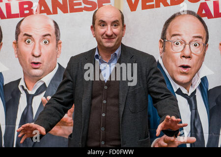 Italienischer Schauspieler Antonio Albanese posiert während der Photocall "L'abbiamo Fatta Grossa" in Neapel im Hotel Vesuvio auf Januar 25,2016 (Foto: Marco Iorio) Stockfoto