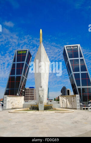 Tor zu Europa schiefen Türme Madrid Spanien ES Stockfoto