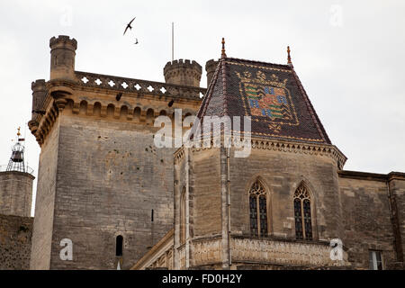 Herzogtum Uzès, Burg, Turm und Wappen. Uzès. Languedoc-Roussillon. Frankreich Stockfoto