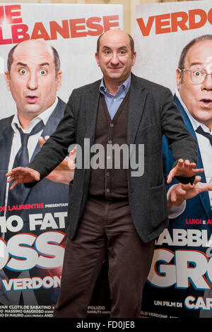 Italienischer Schauspieler Antonio Albanese posiert während der Photocall "L'abbiamo Fatta Grossa" in Neapel im Hotel Vesuvio auf Januar 25,2016 (Foto: Marco Iorio) Stockfoto