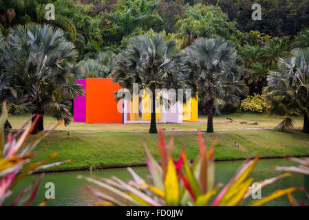 Hélio Oiticica Installation, Inhotim Botanischer Garten und Museum für zeitgenössische Kunst, Belo Horizonte, Minas Gerais, Brasilien Stockfoto