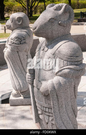 Chinesisches Sternzeichen Astrologie Statuen, zentriert auf die Ziege außerhalb National Folk Museum, Seoul, Südkorea Stockfoto