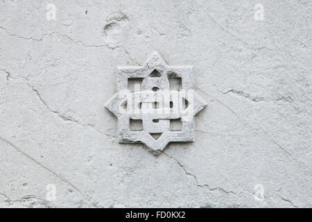 Dekorative Marmor Rosette an den Cimitero Monumentale (Camposanto Monumentale) in Mailand, Lombardei, Italien. Stockfoto