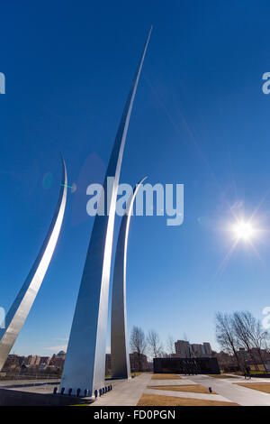 ARLINGTON, VIRGINIA, USA - United States Air Force Memorial und die Sonne. Stockfoto