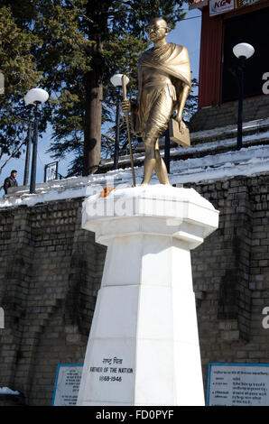 Gandhi-Statue in Shimla im Winter, Himachal Pradesh, Indien Stockfoto