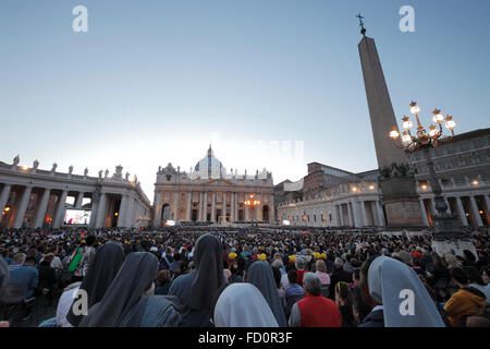 Vatikan-Stadt. 3. Oktober 2015. das Predigen des Papstes Francis vor der Synode über die Familie, Petersplatz, Vatikan Stockfoto