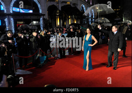 London, UK. 26. Januar 2016. Catherine Zeta-Jones Teilnahme an der World Premiere von Papas Armee im Odeon Leicester Square in London 26. Januar 2016 Credit: Peter Phillips/Alamy Live News Stockfoto