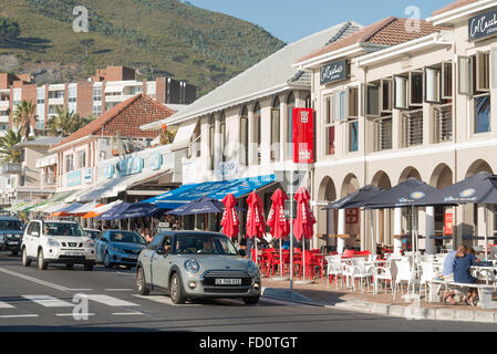 Restaurants & Bars auf Victoria Road, Camps Bay, Cape Town, Cape Town Stadtverwaltung, Western Cape, Südafrika Stockfoto