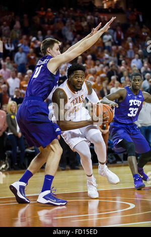 Austin, TX, USA. 26. Januar 2016. Texas Longhorns Prinz Ibeh #44 in Aktion während der NCAA Männer Basketball-Spiel zwischen TCU im Frank Erwin Center in Austin, TX. Mario Cantu/CSM/Alamy Live-Nachrichten Stockfoto