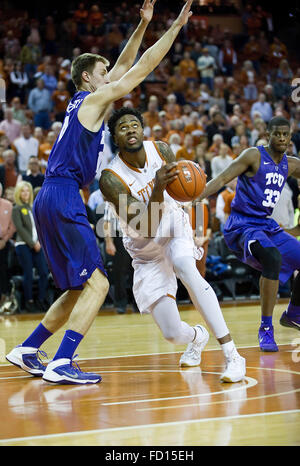 Austin, TX, USA. 26. Januar 2016. Texas Longhorns Prinz Ibeh #44 in Aktion während der NCAA Männer Basketball-Spiel zwischen TCU im Frank Erwin Center in Austin, TX. Mario Cantu/CSM/Alamy Live-Nachrichten Stockfoto