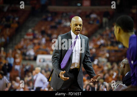 Austin, TX, USA. 26. Januar 2016. TCU Head Coach Trent Johnson in Aktion während der NCAA Männer Basketball-Spiel zwischen Texas im Frank Erwin Center in Austin, TX. Mario Cantu/CSM/Alamy Live-Nachrichten Stockfoto