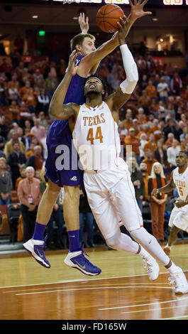 Austin, TX, USA. 26. Januar 2016. Texas Longhorns Prinz Ibeh #44 in Aktion während der NCAA Männer Basketball-Spiel zwischen TCU im Frank Erwin Center in Austin, TX. Mario Cantu/CSM/Alamy Live-Nachrichten Stockfoto