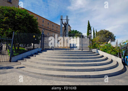 Hängende Statue Museum Ejercito El Alcazar Toledo Spanien ES Stockfoto