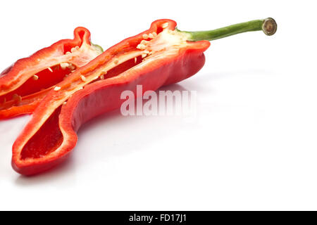 Schneiden Sie Paprika isoliert auf weißem Hintergrund Stockfoto